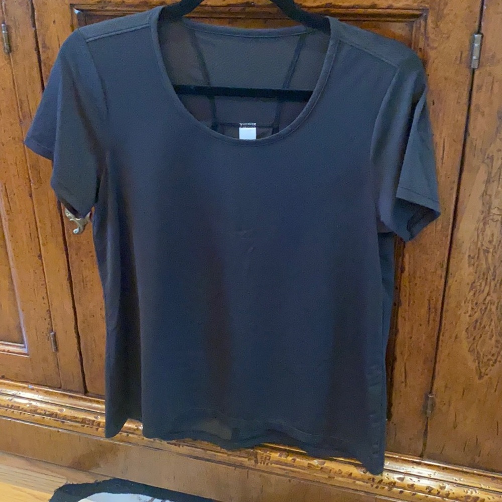 N size small workout shirt